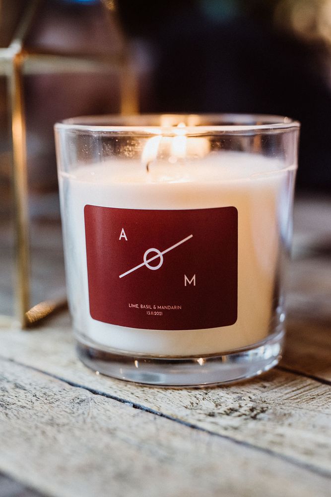 Wedding candle favours with personalised label and scent 