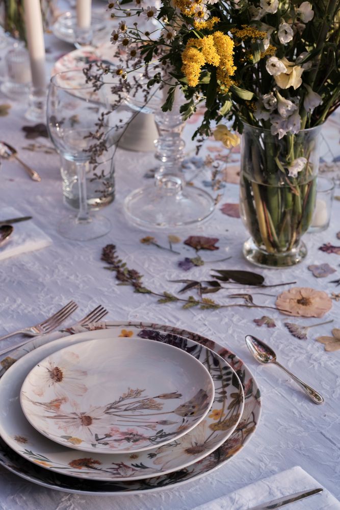 pressed flower wedding table decor 