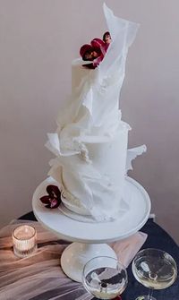 Elegant modern white minimalist wedding cake with sugar flowers – Wedding Cakes