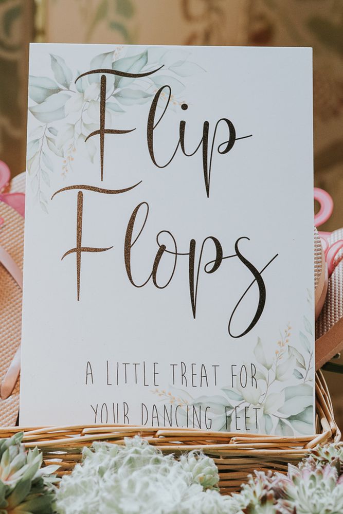 Flip flops sign asking guests to grab a pair of flip flops and are off their painful shoes wedding favour idea 